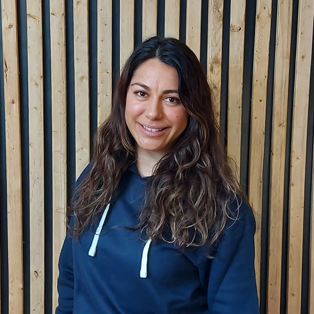 Ana Sierra — Ostéopathe D.O., Maître Reiki et Professeure de Yoga & Méditation